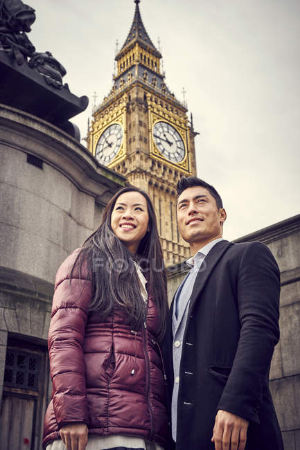 Couple standing on stairs with Big Ben on background — Stock Photo