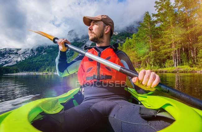 Voyage sur la rivière Kayak — Photo de stock