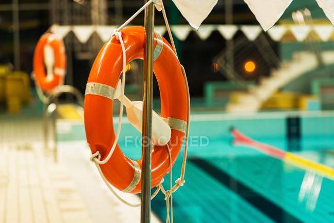 Conservatori di vita della piscina — Foto stock