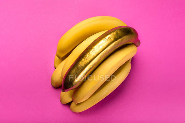 Bananas amarelas e douradas — Fotografia de Stock