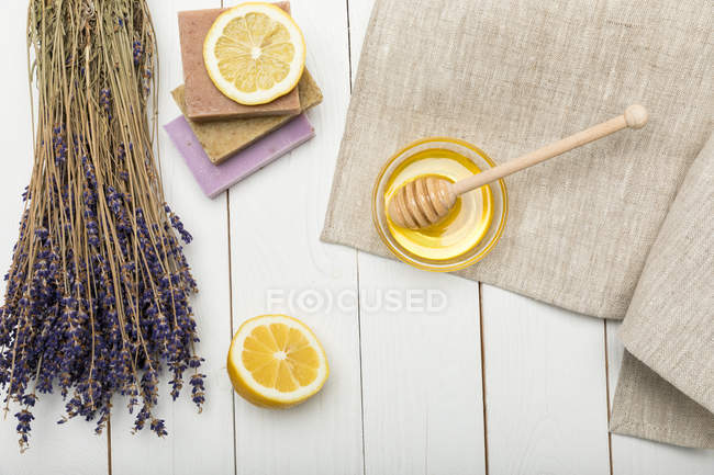 Homemade soap with lavender and honey — Stock Photo