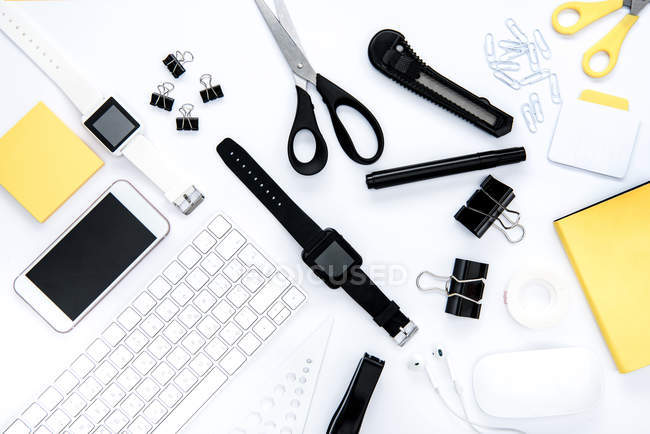 Fournitures de bureau organisées — Photo de stock