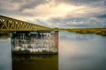 Blick auf stählerne Eisenbahnbrücke — Stockfoto