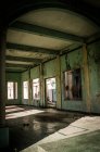 Ancien bâtiment abandonné — Photo de stock