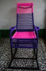 Розовое и фиолетовое кресло — стоковое фото