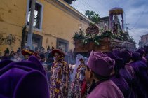 Women partake in religious procession — Stock Photo