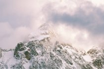Paysage de montagne isolé — Photo de stock