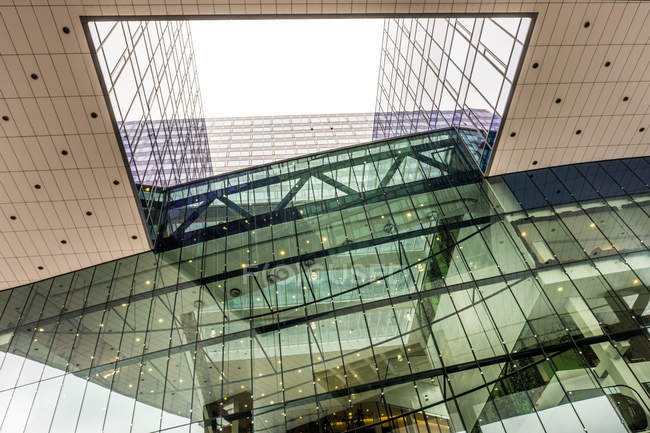 Fachadas del moderno centro de negocios - foto de stock