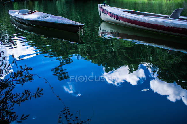 Boats floating on water — Stock Photo
