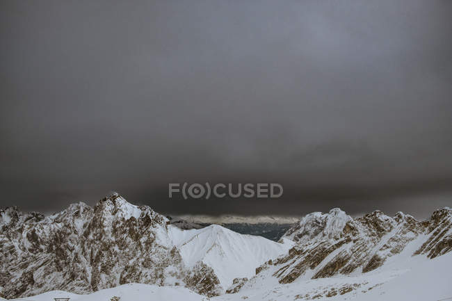 Дистанционный горный ландшафт — стоковое фото