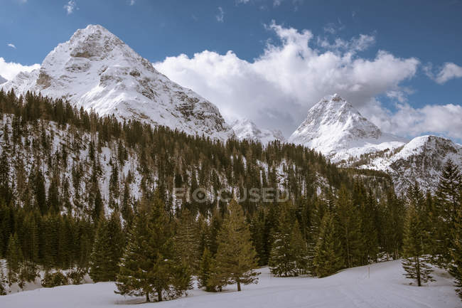 Montaña remota paisaje - foto de stock