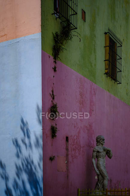 Красочный фасад здания — стоковое фото