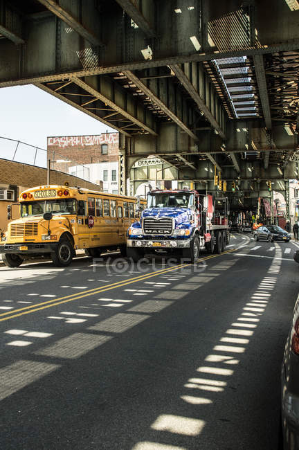 Міський транспорт в Williamsburg, Бруклін — стокове фото