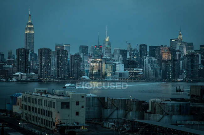 Vista del horizonte del distrito de Brooklyn - foto de stock