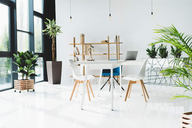 Intérieur du bureau moderne — Photo de stock