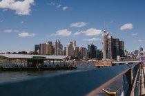 Sydney skyline en el día del cielo azul - foto de stock