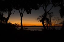 Вид на закат на озере — стоковое фото
