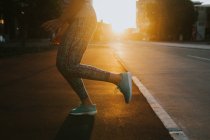 Mulher começando a correr na rua urbana — Fotografia de Stock