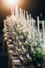 Hochzeitstisch am Ort der Zeremonie — Stockfoto