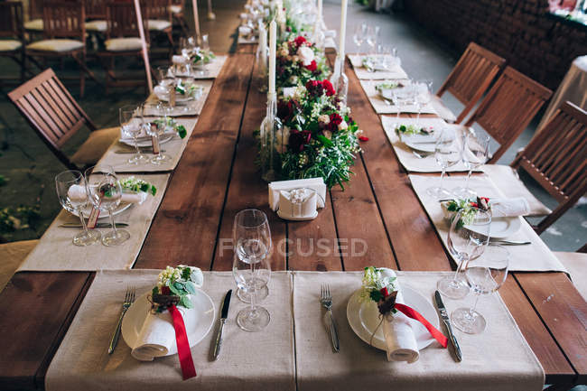 Wedding table setting in ceremony place — Stock Photo