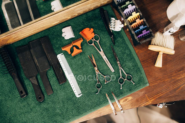 Items for hairdressing on green surface — Stock Photo