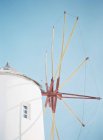 Перегляд вітряк у Санторіні — стокове фото