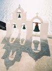 Campane in chiesa a Santorin — Foto stock