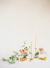 Домашній лимонад з квітами і свічками — стокове фото