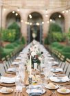 Apparecchiare la tavola di nozze — Foto stock