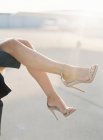 Belles jambes féminines — Photo de stock