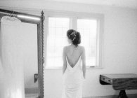 Donna in abito da sposa — Foto stock