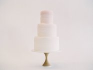 Gâteau de mariage avec couches de glaçage — Photo de stock