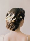 Haare mit eingeflochtenen Blumen — Stockfoto