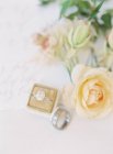 Elegant wedding rings on table — Stock Photo