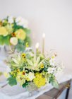 Bouquets de fleurs fraîches coupées — Photo de stock