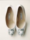 Sapatos de salto alto nupcial com gemas — Fotografia de Stock