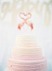 Красивий рожевий весільний торт — стокове фото