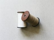 White and beige spools of thread — Stock Photo