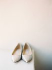 Zapatos brillantes de novia - foto de stock