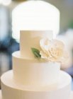 Gâteau de mariage blanc — Photo de stock