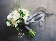 Weißer Brautstrauß — Stockfoto