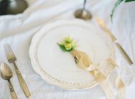 Floral decorated plate — Stock Photo