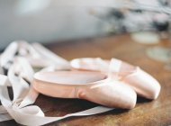 Small ballet shoes — Stock Photo