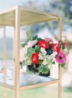 Bouquet tagliato fresco in vaso — Foto stock