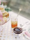 Fruit jam and ice tea on table — Stock Photo