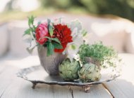 Floral arrangement with green artichokes — Stock Photo