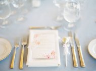 Wedding table setting with guest cards — Stock Photo