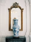 Antique patterned vase — Stock Photo