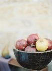 Frische reife Granatäpfel — Stockfoto