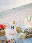 Свадебный торт и декор — стоковое фото